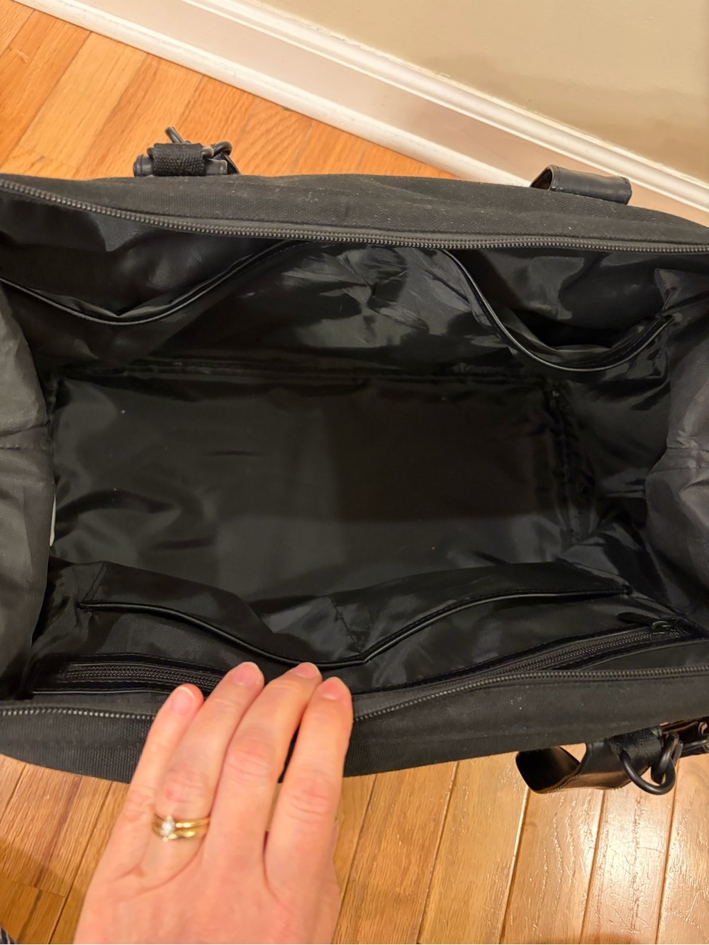BÉIS The Weekender Bag Black Structured Bottom Compartment Laptop Sleeve - Picture 7 of 15